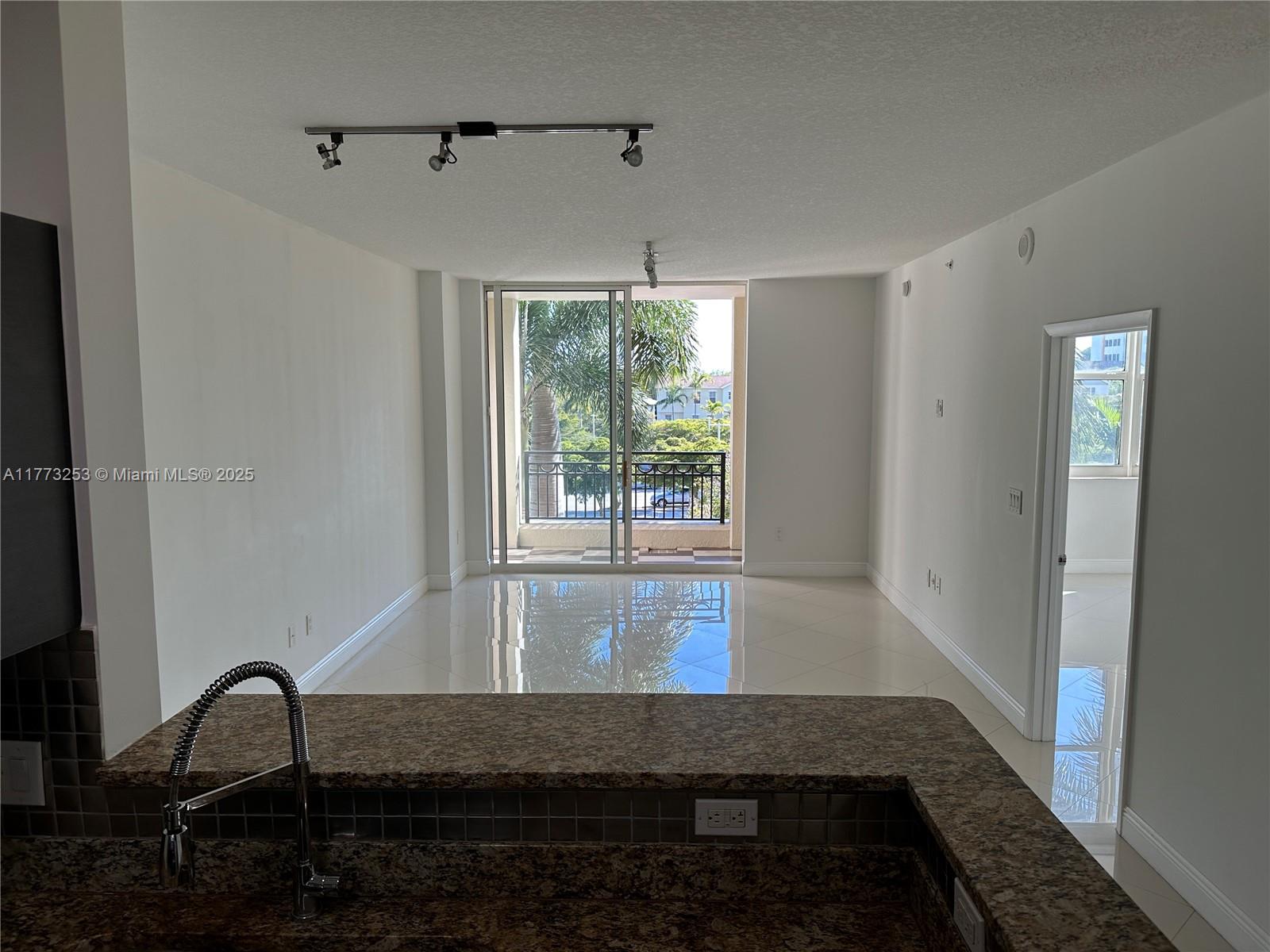 CITYPLACE SOUTH TOWER CON - Residential