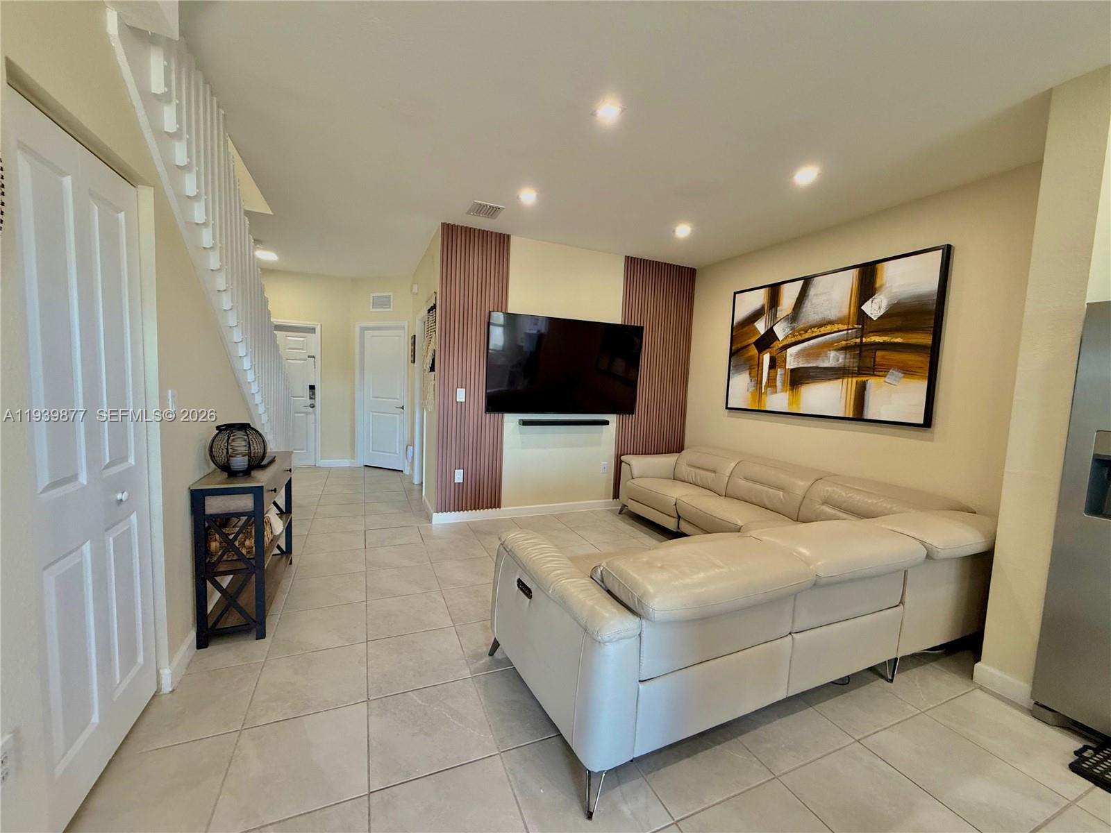 ENCLAVE SOUTH PHASE 2 - Residential