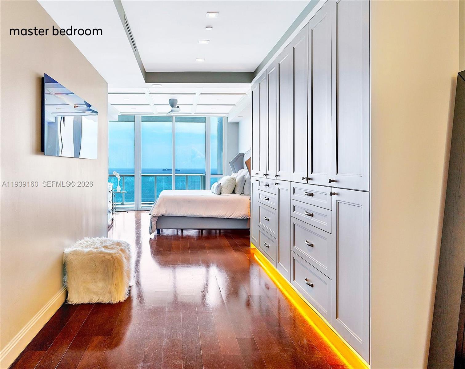 CONTINUUM ON SOUTH BEACH - Residential