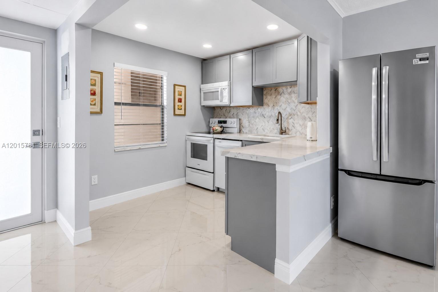 1020 Country Club Dr 405