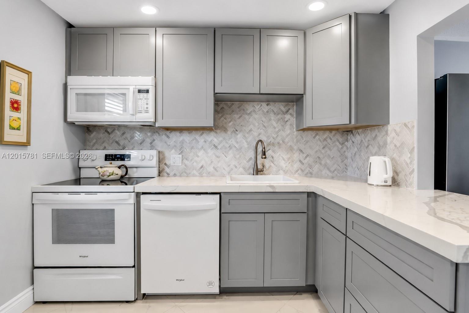 1020 Country Club Dr 405