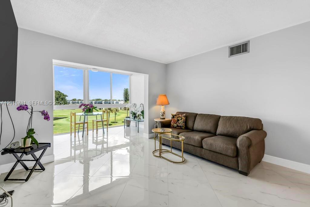 ORIOLE GOLF & TENNIS CLUB - Residential