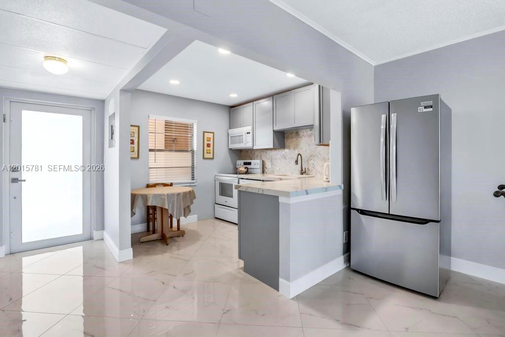 ORIOLE GOLF & TENNIS CLUB - Residential