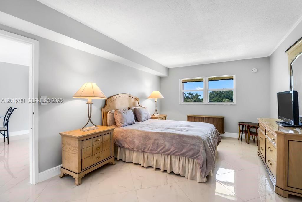 ORIOLE GOLF & TENNIS CLUB - Residential