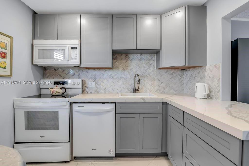 1020 Country Club Dr 405
