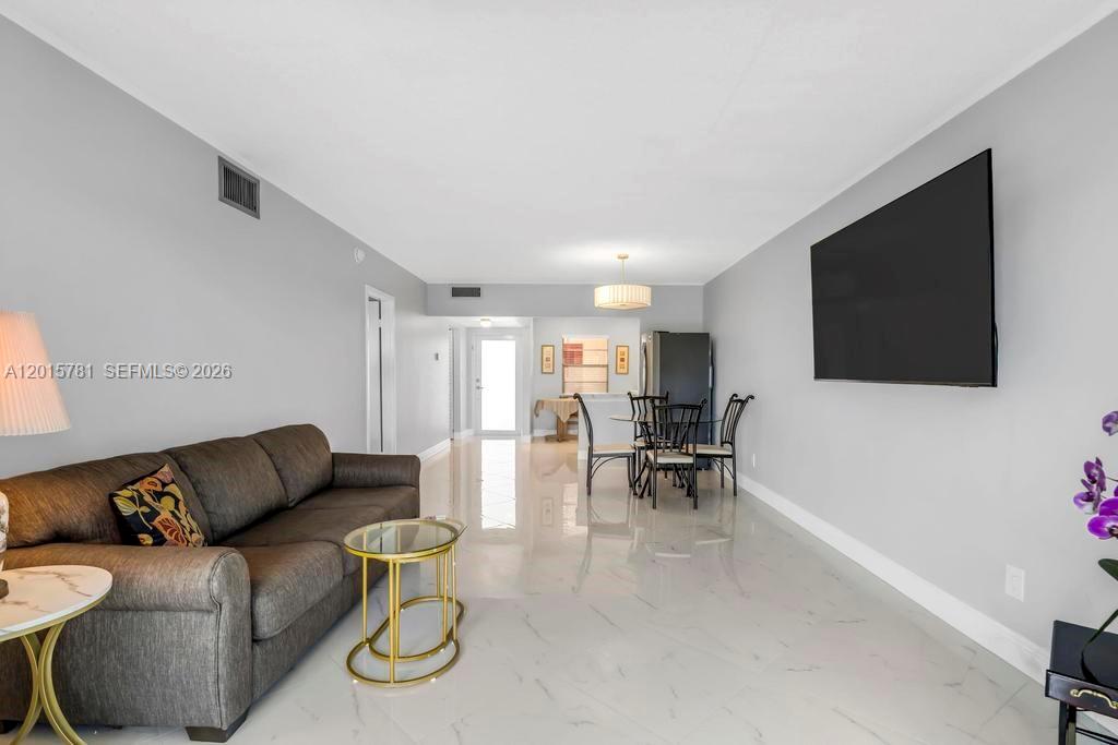 ORIOLE GOLF & TENNIS CLUB - Residential