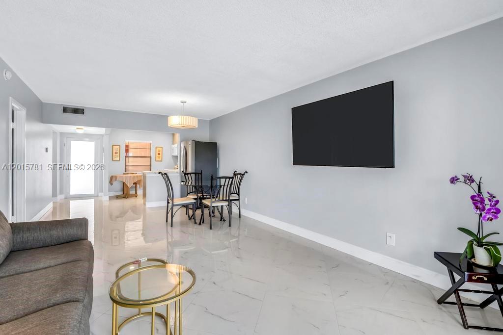 ORIOLE GOLF & TENNIS CLUB - Residential
