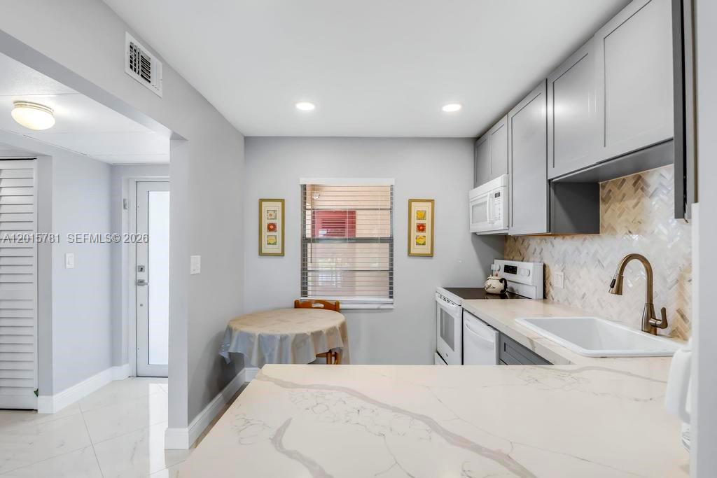 ORIOLE GOLF & TENNIS CLUB - Residential