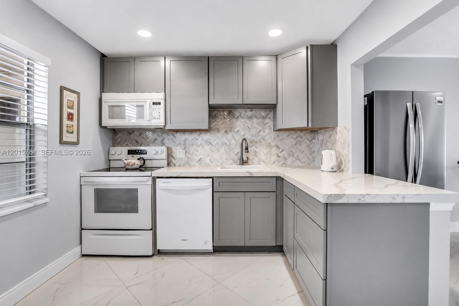 1020 Country Club Dr 405