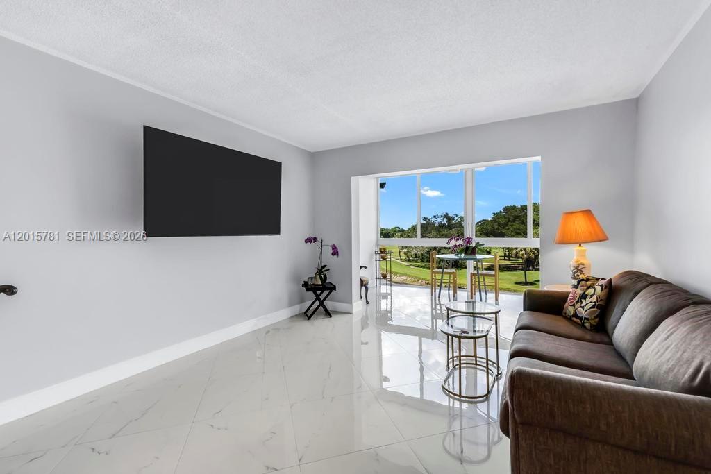ORIOLE GOLF & TENNIS CLUB - Residential