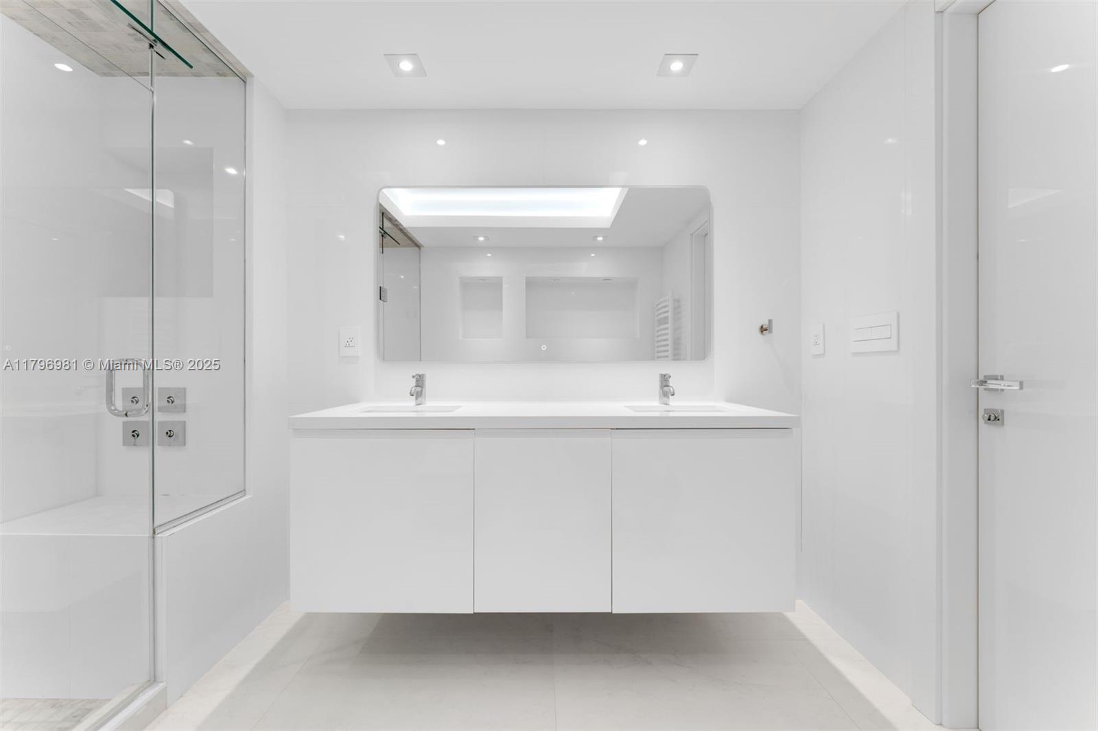 BALMORAL CONDO - Residential