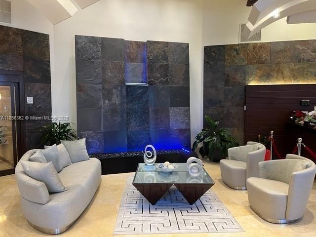 PARC CENTRAL AVENTURA SOU - Residential Lease