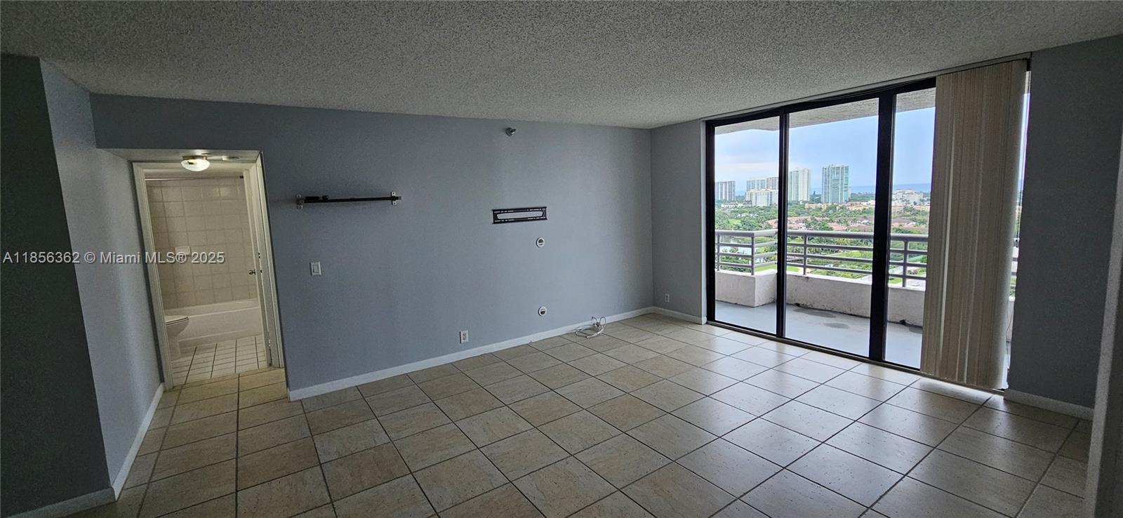 PARC CENTRAL AVENTURA SOU - Residential Lease