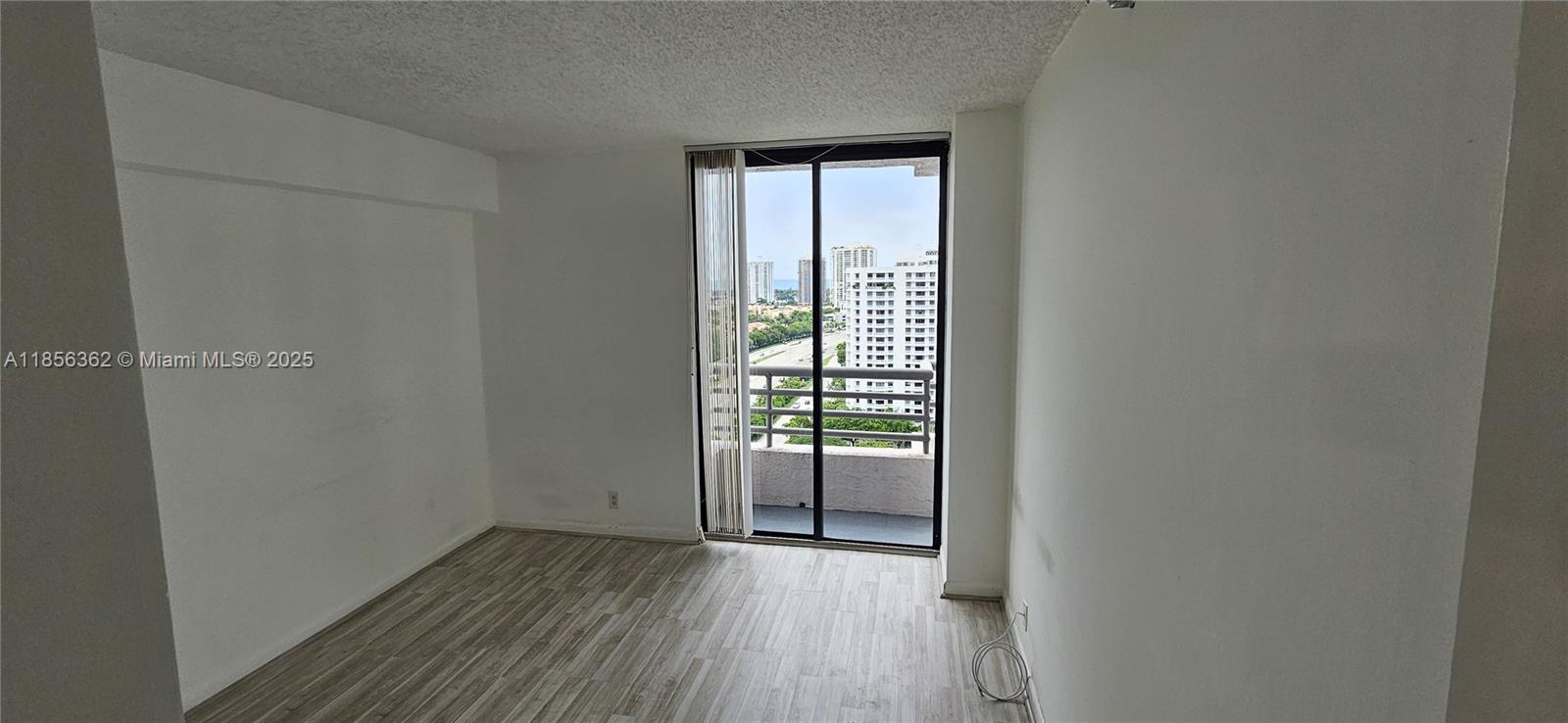 PARC CENTRAL AVENTURA SOU - Residential Lease