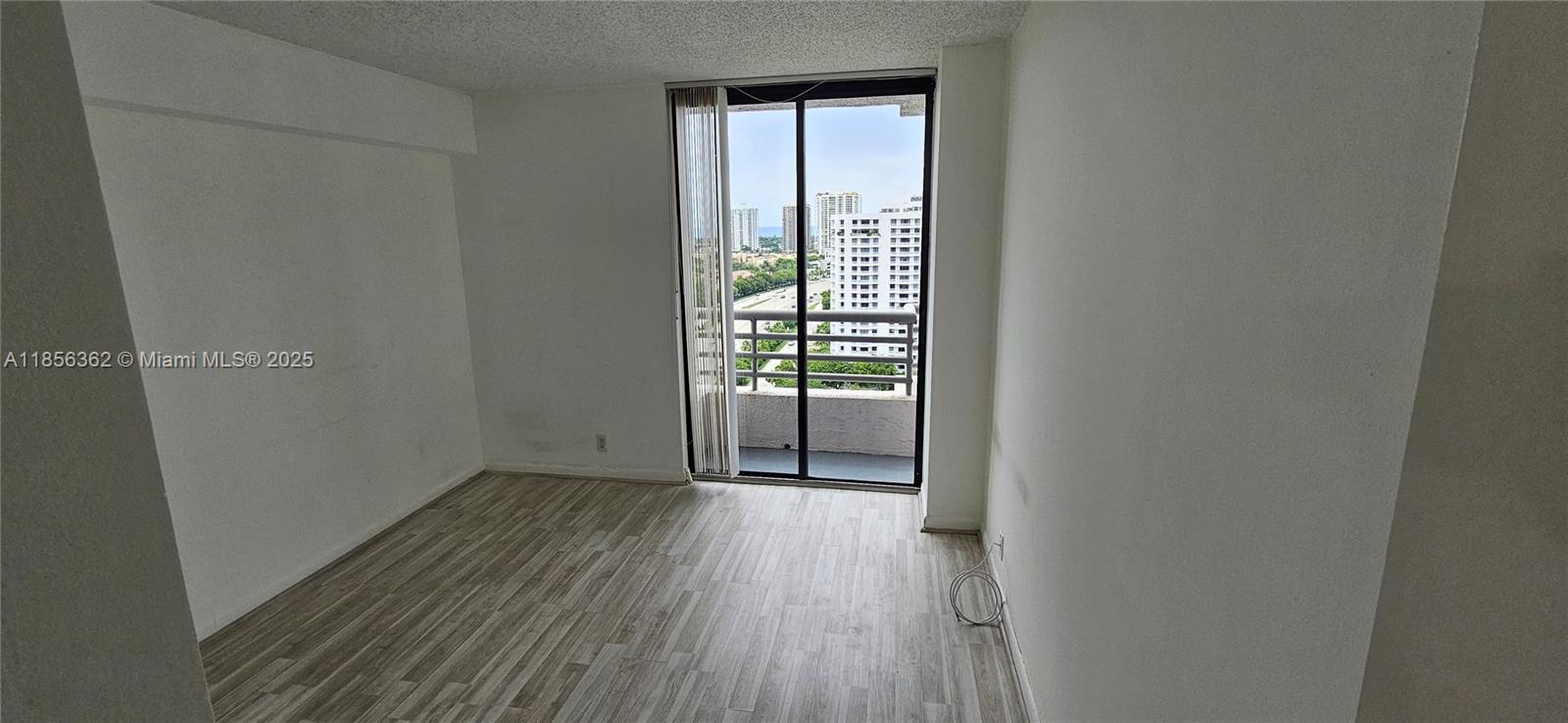 PARC CENTRAL AVENTURA SOU - Residential Lease