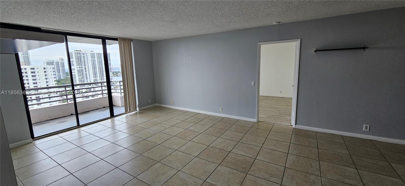 PARC CENTRAL AVENTURA SOU - Residential Lease