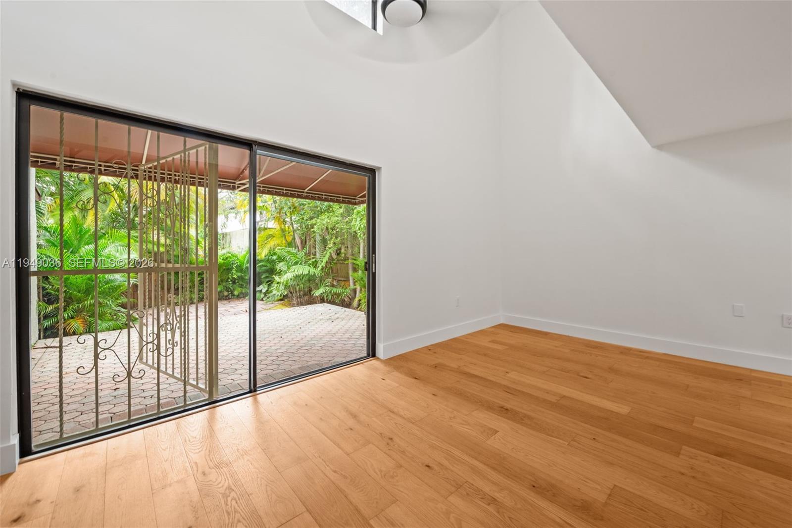 GROVE VILLAS CONDO - Residential