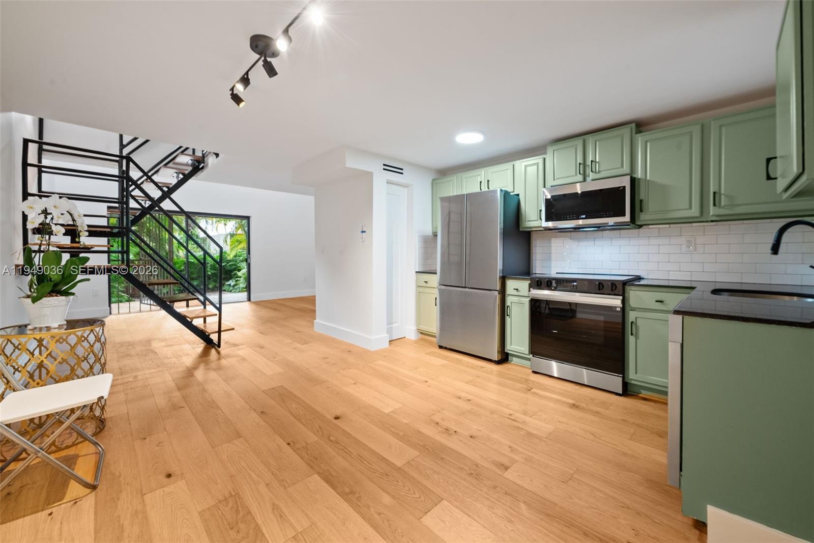 GROVE VILLAS CONDO - Residential