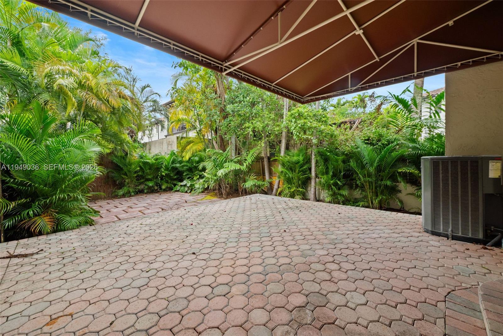 GROVE VILLAS CONDO - Residential