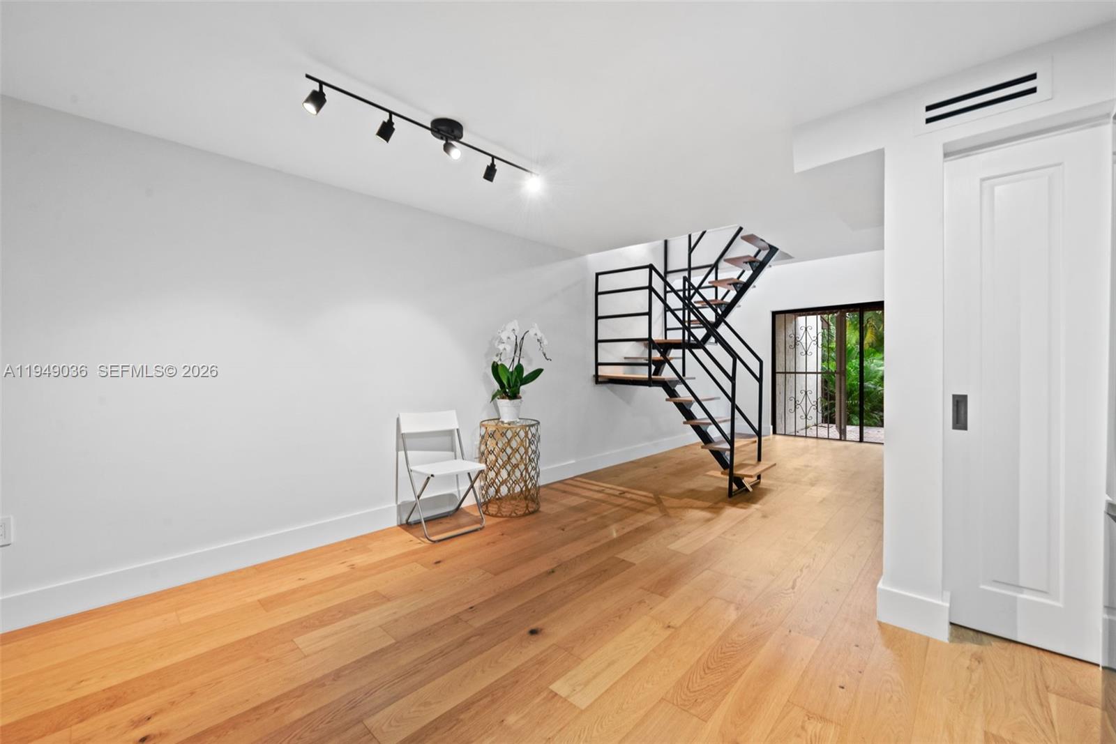 GROVE VILLAS CONDO - Residential