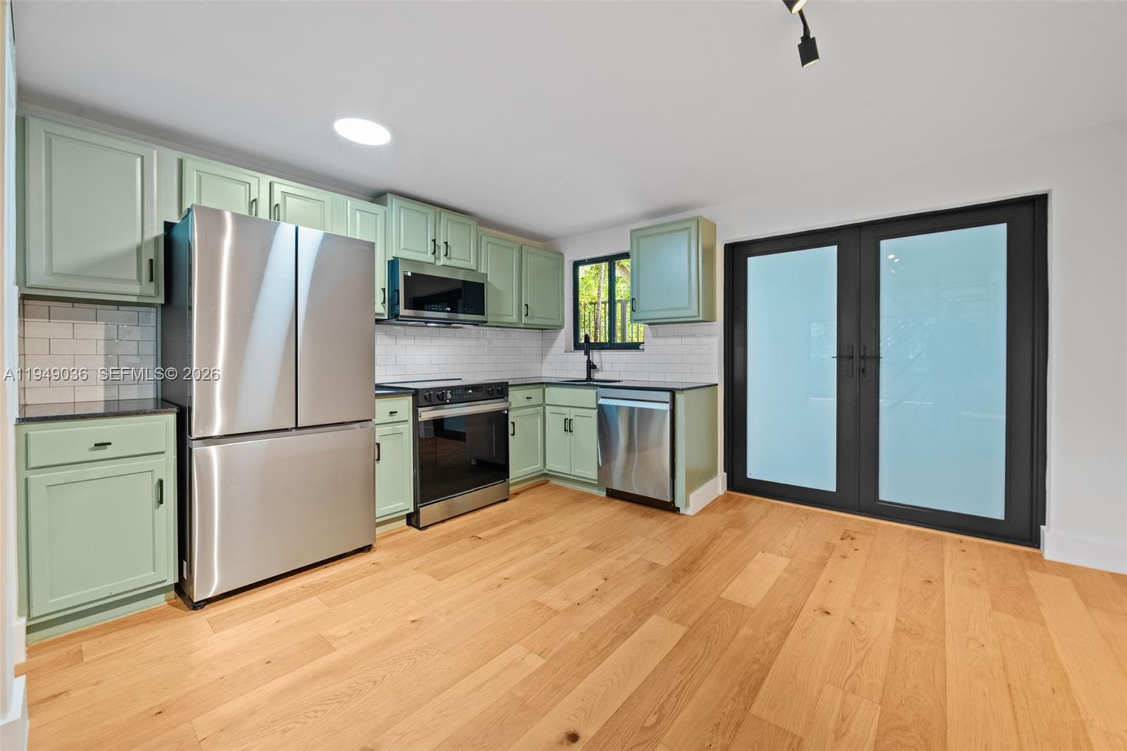 GROVE VILLAS CONDO - Residential