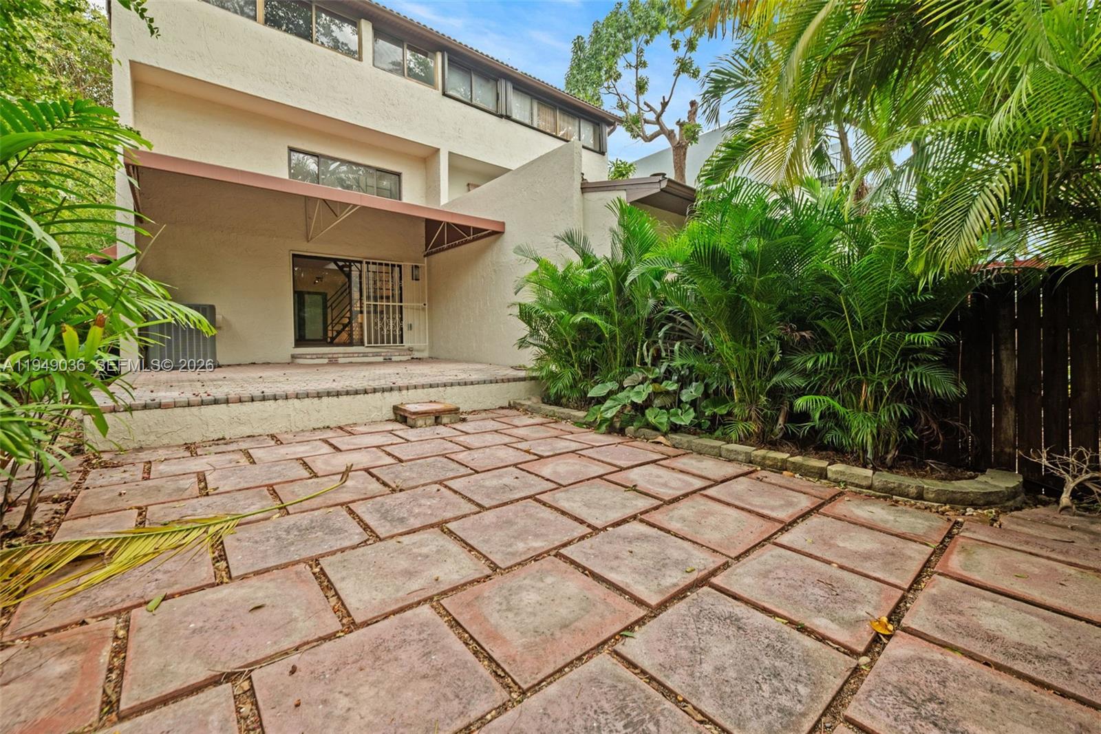 GROVE VILLAS CONDO - Residential