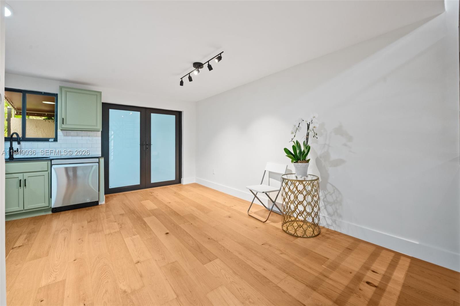 GROVE VILLAS CONDO - Residential