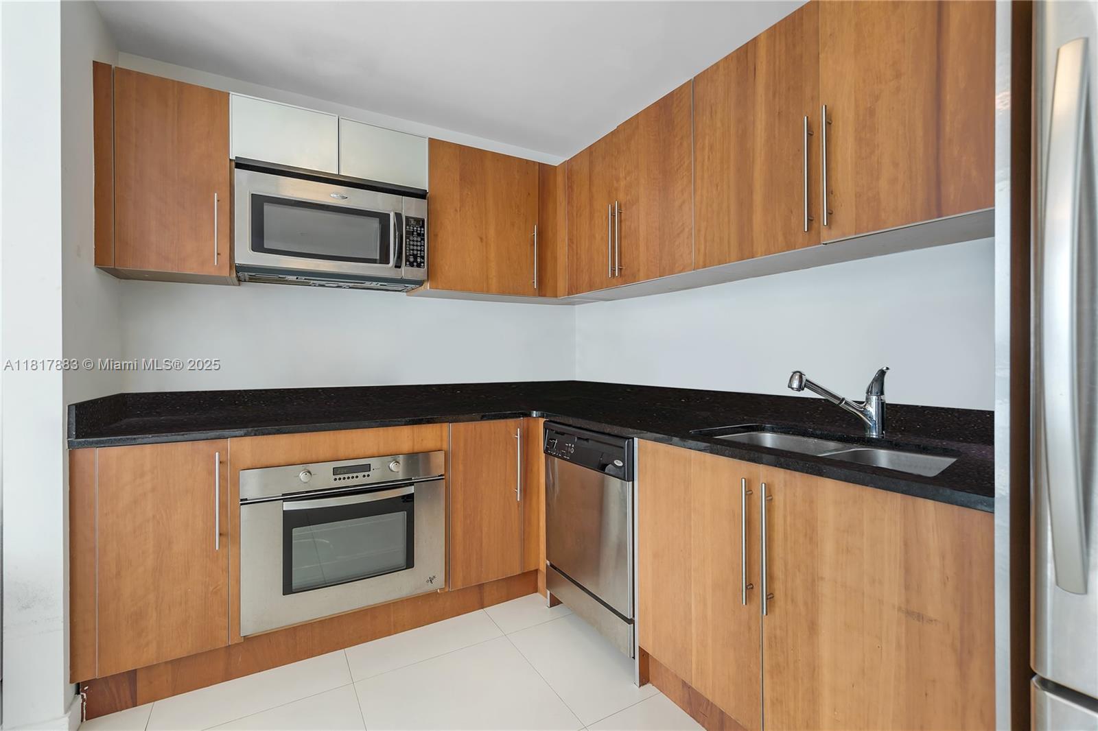 MET 1 CONDO - Residential Lease