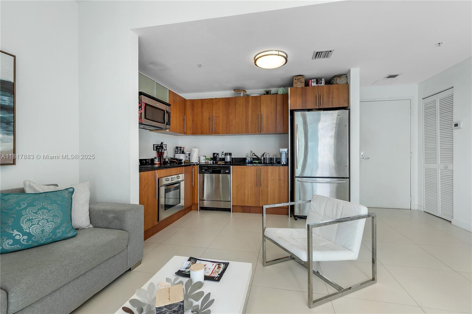 MET 1 CONDO - Residential Lease