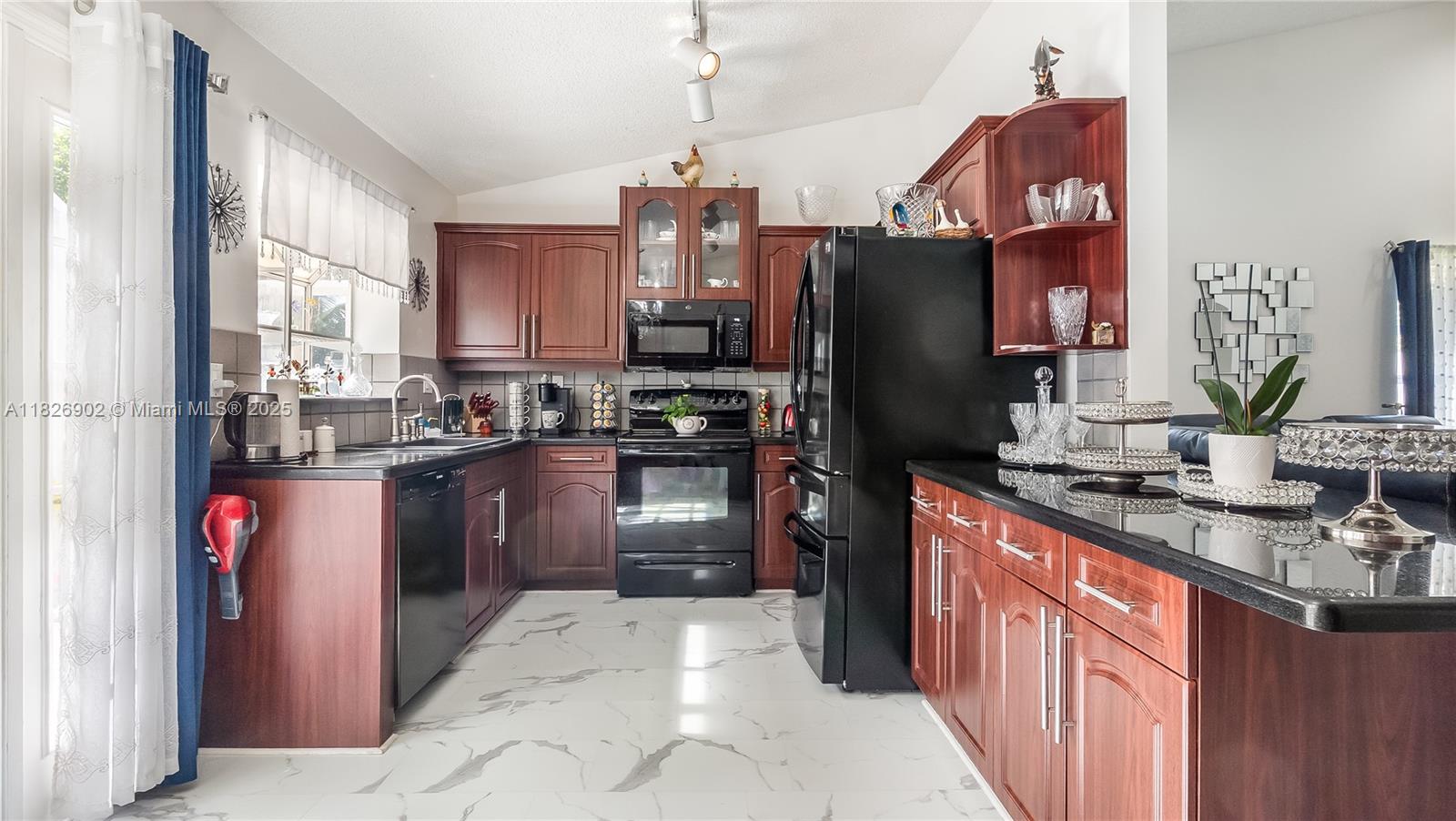 FLAMINGO ESTATES - Residential