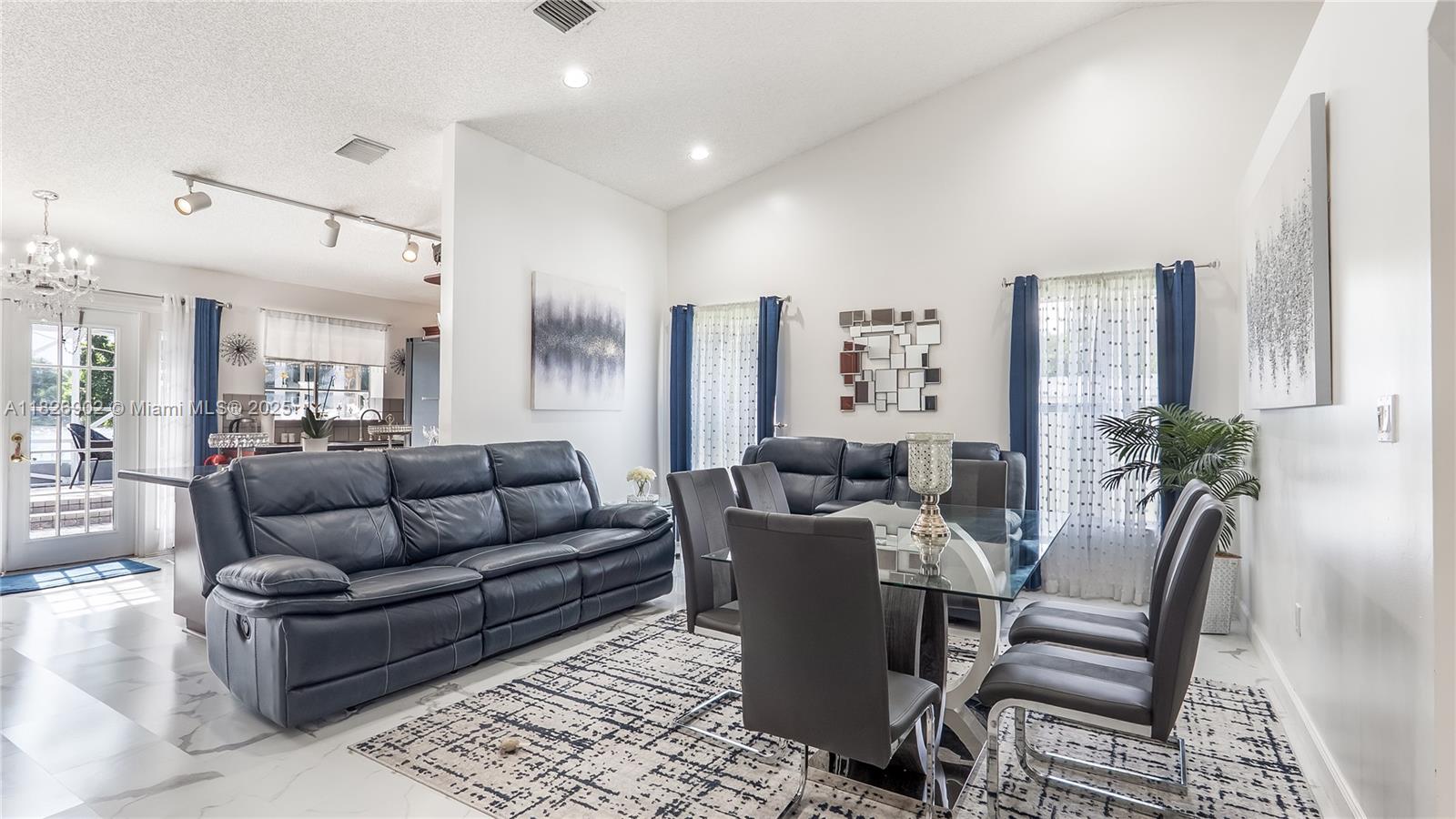 FLAMINGO ESTATES - Residential