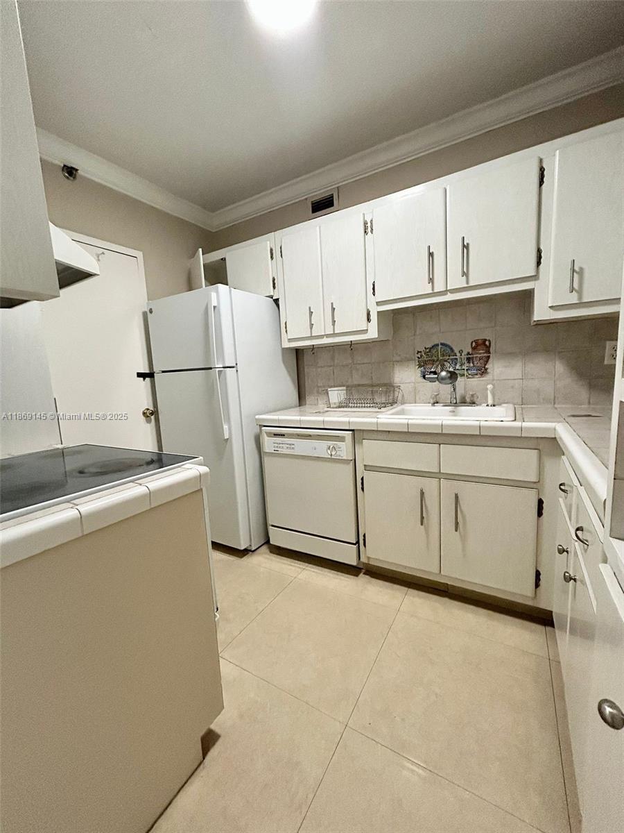 100 Lincoln Rd 1010