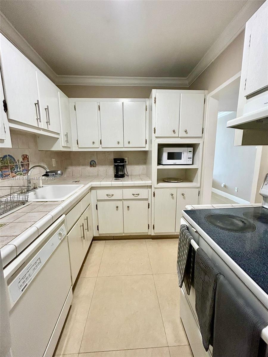 100 Lincoln Rd 1010