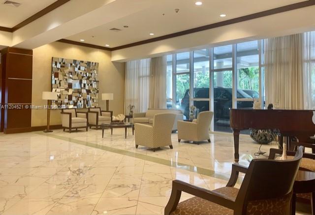 LA PERLA CONDO - Residential Lease