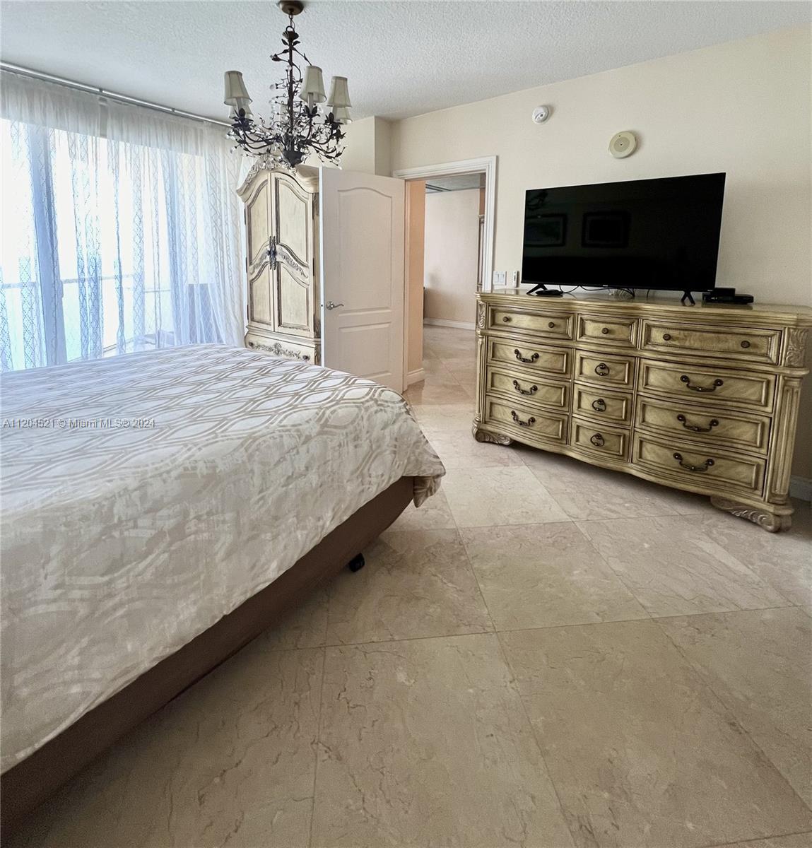 LA PERLA CONDO - Residential Lease