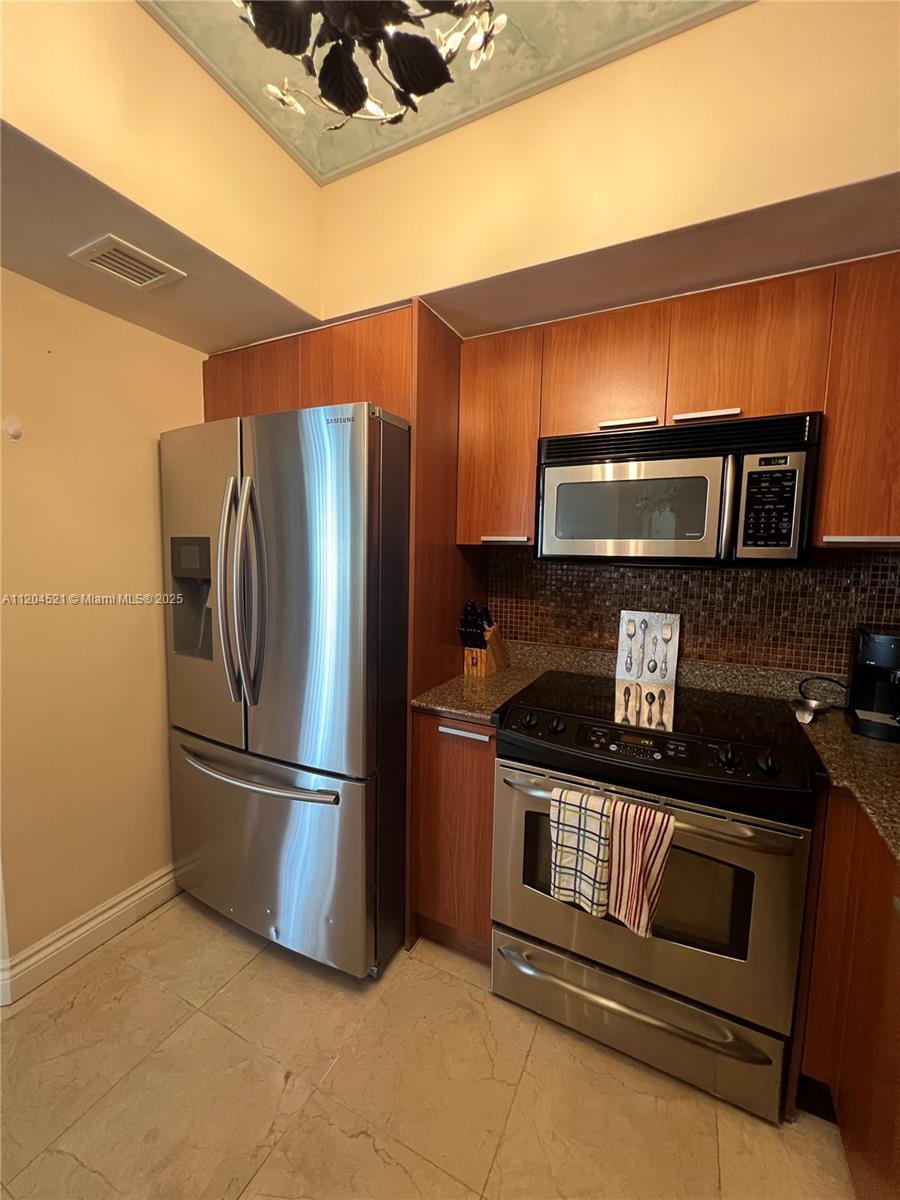 16699 Collins Ave 2704