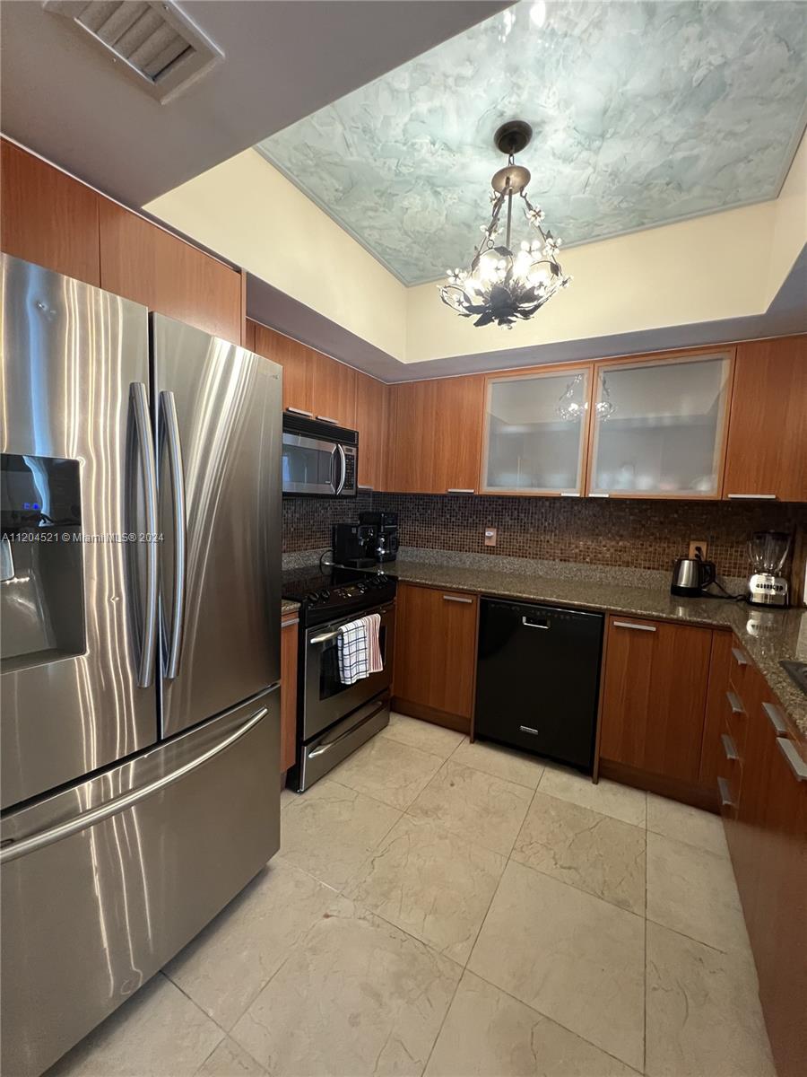 LA PERLA CONDO - Residential Lease