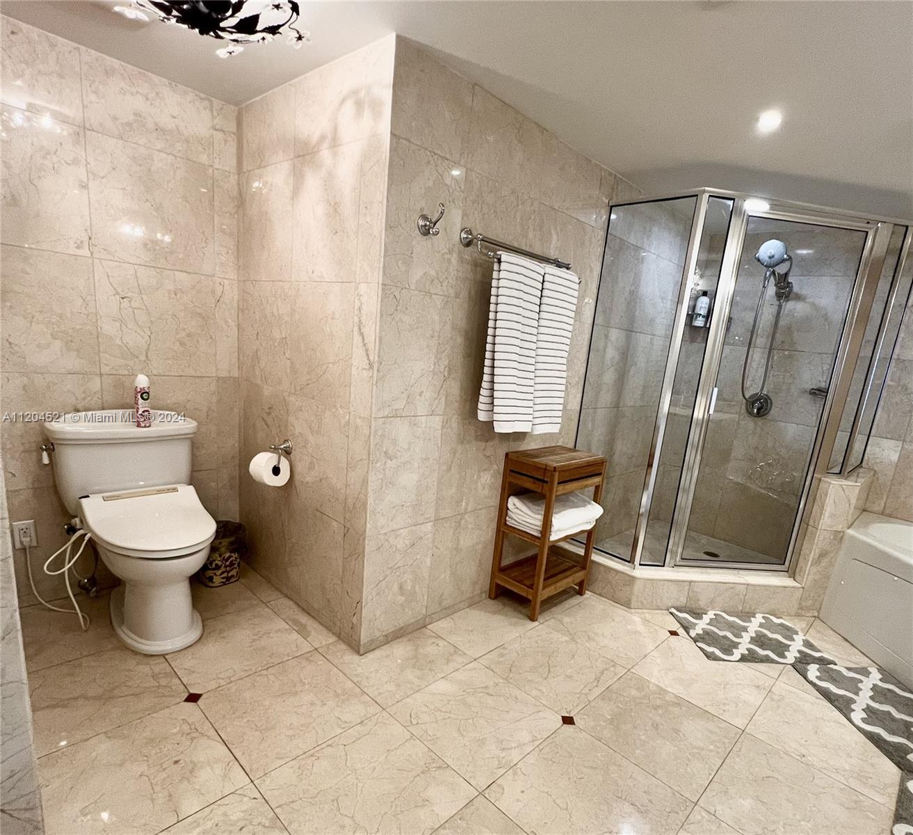 LA PERLA CONDO - Residential Lease