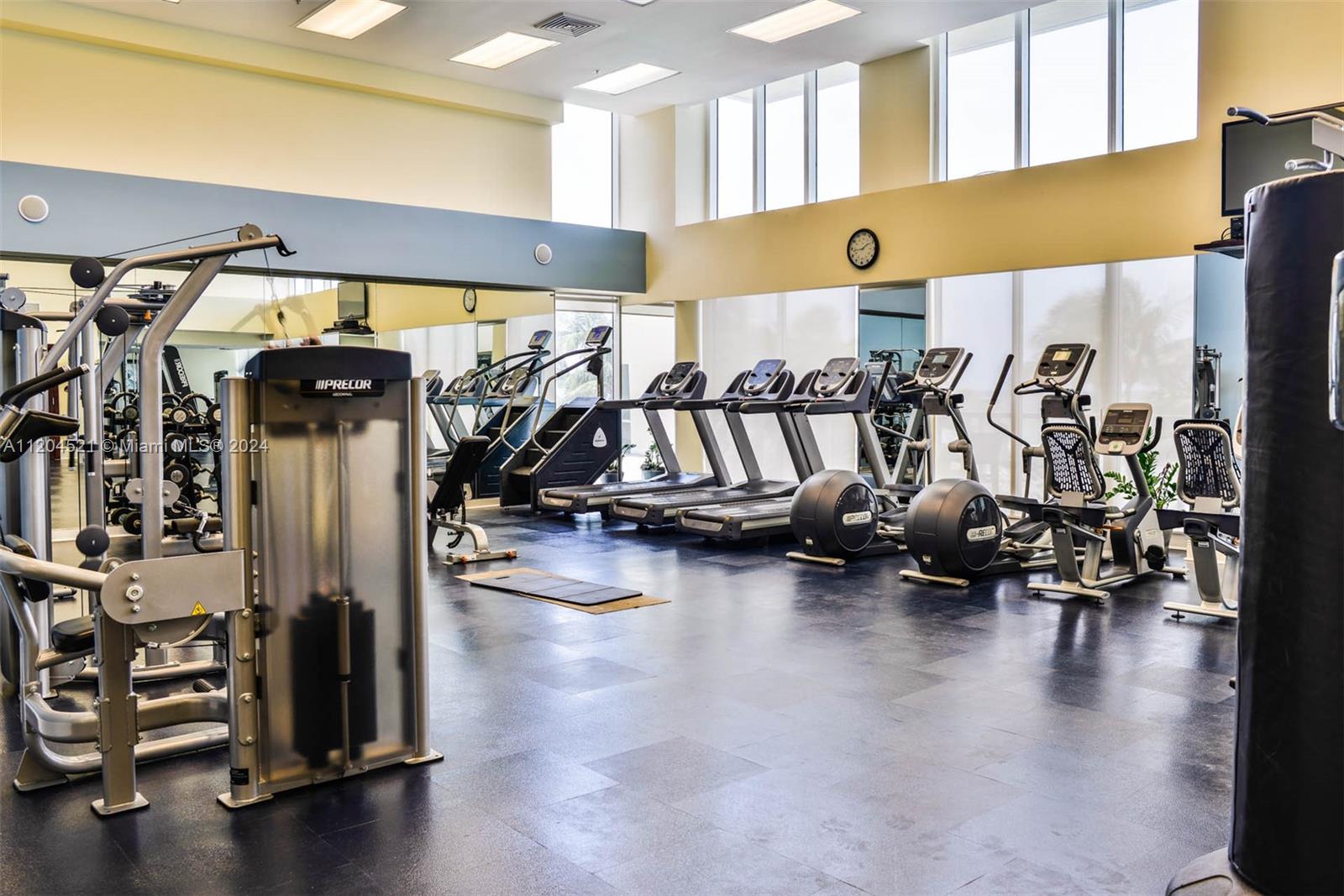 LA PERLA CONDO - Residential Lease