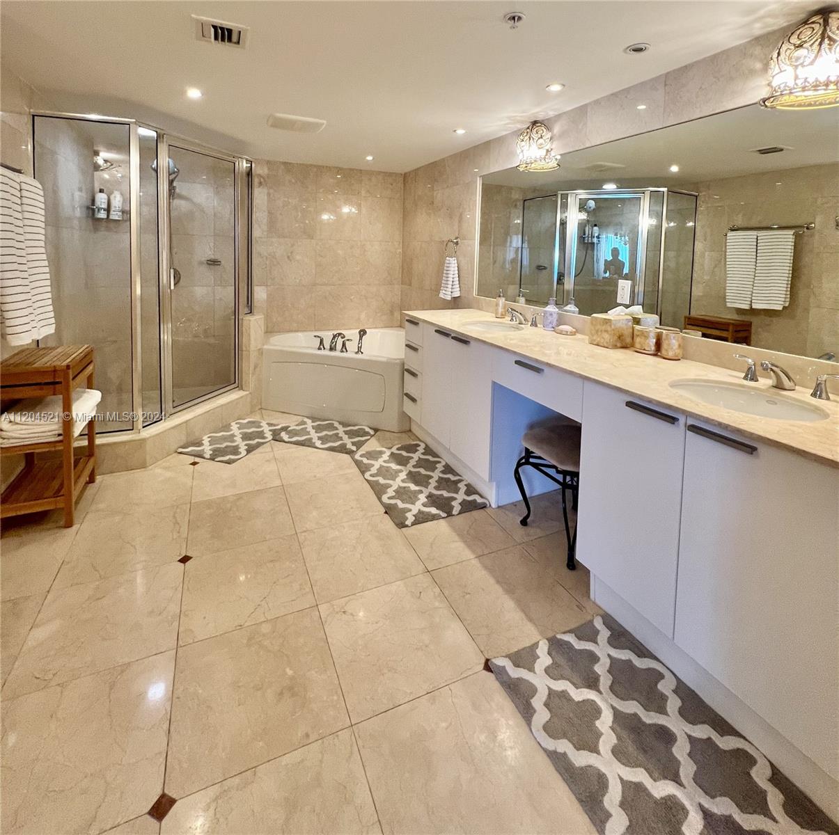 LA PERLA CONDO - Residential Lease