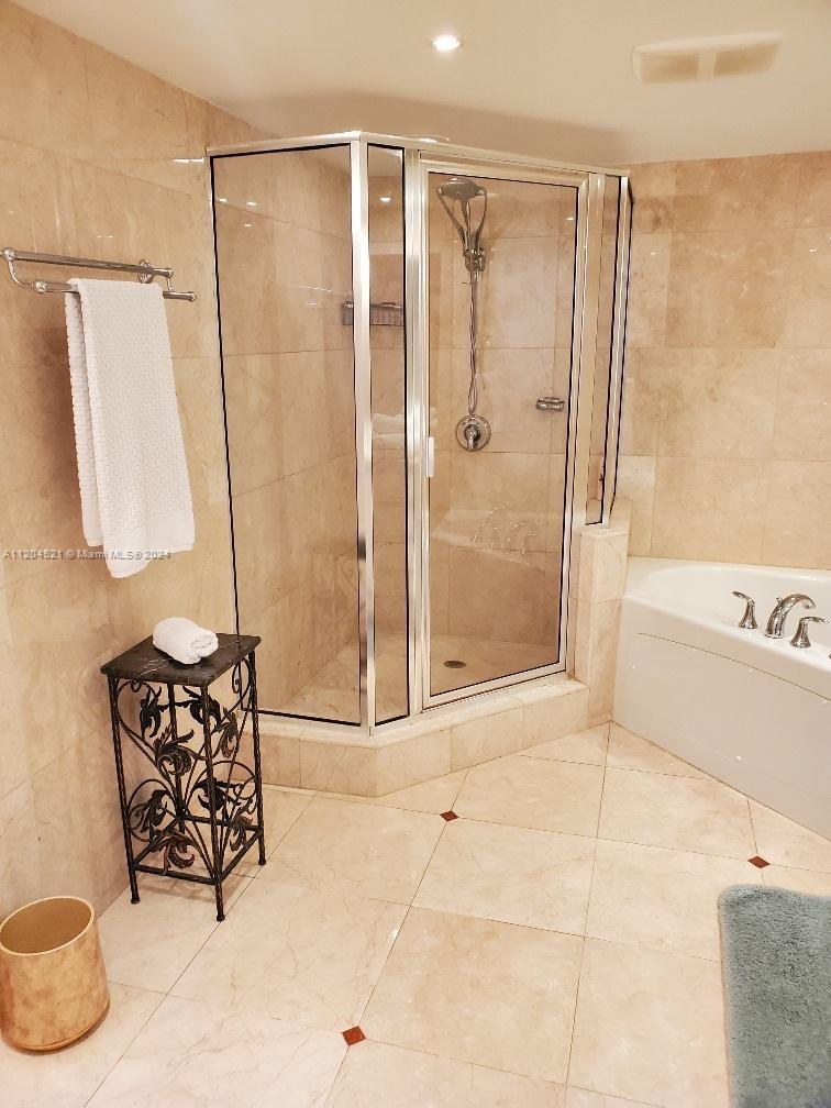 LA PERLA CONDO - Residential Lease