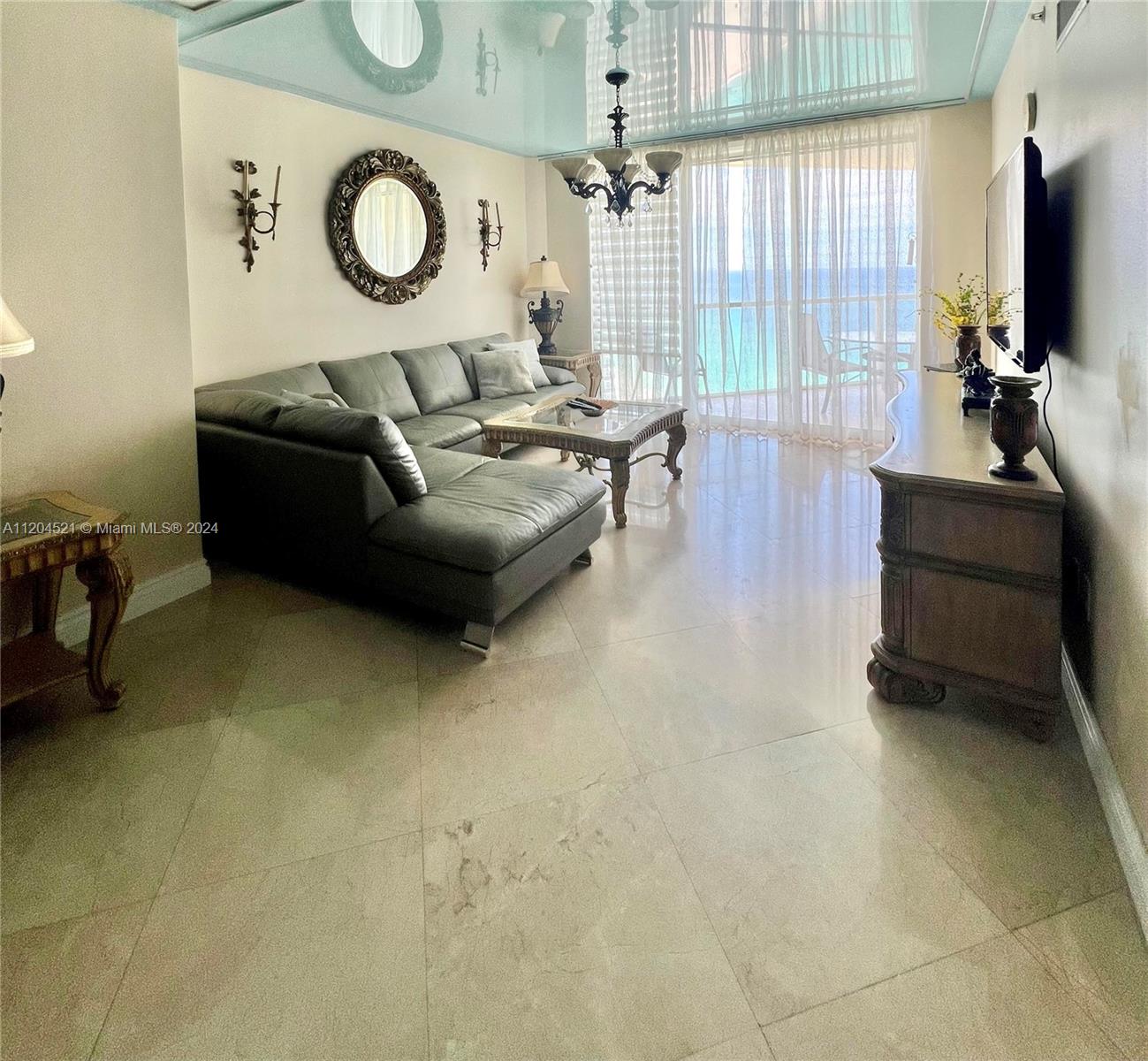 LA PERLA CONDO - Residential Lease