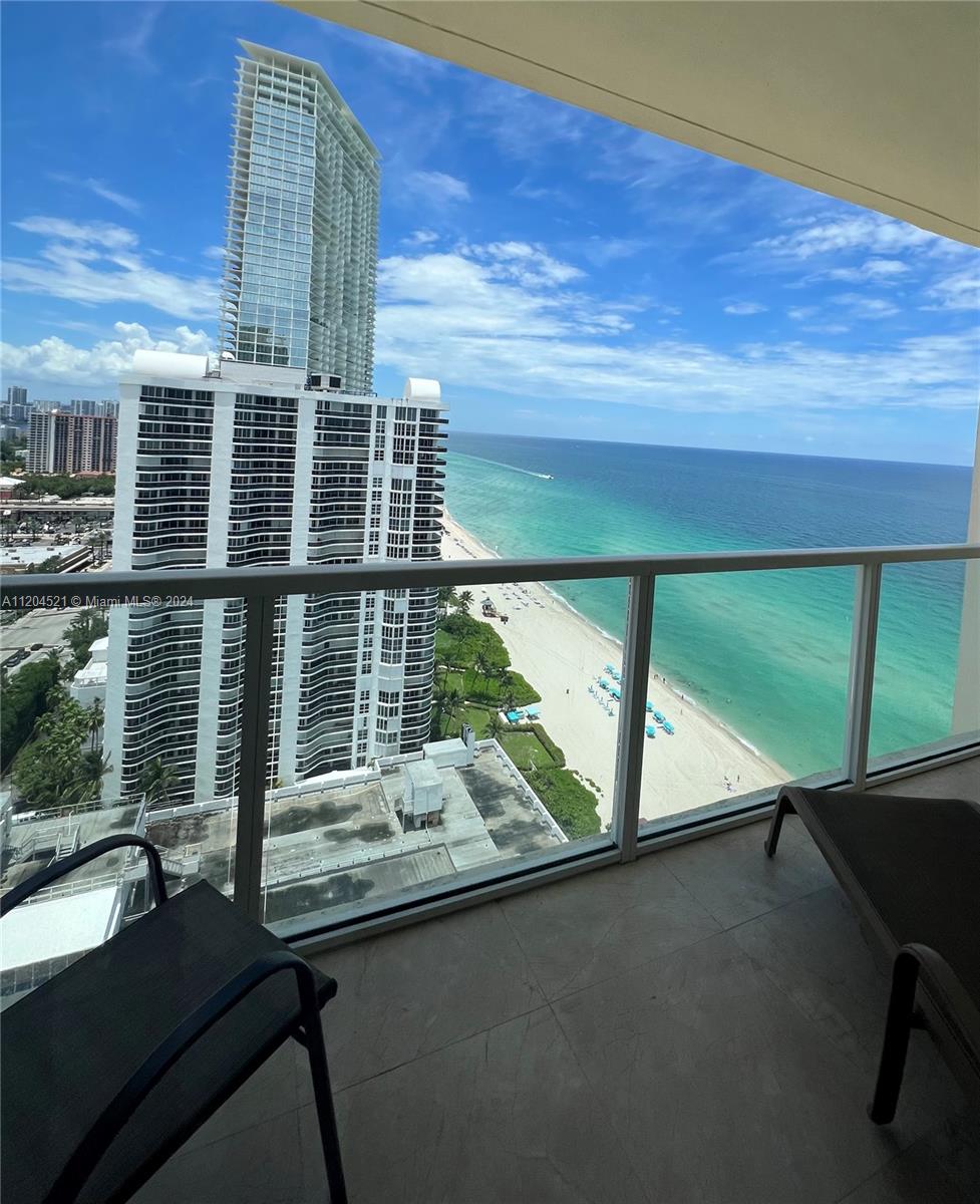 LA PERLA CONDO - Residential Lease