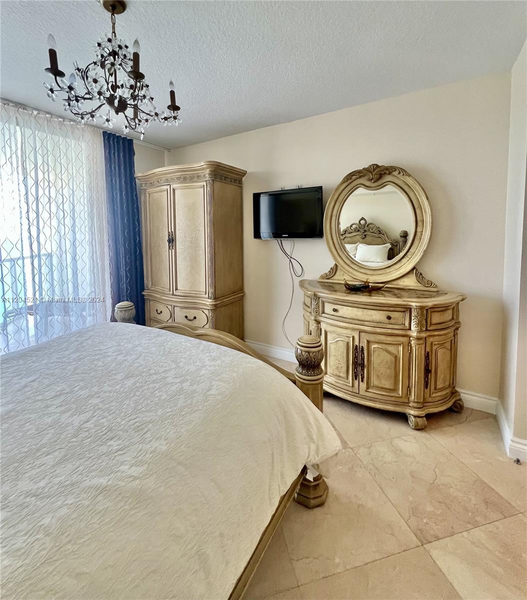 LA PERLA CONDO - Residential Lease