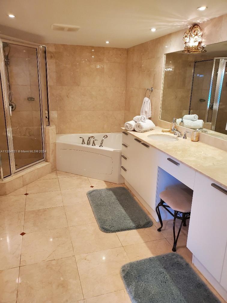 LA PERLA CONDO - Residential Lease