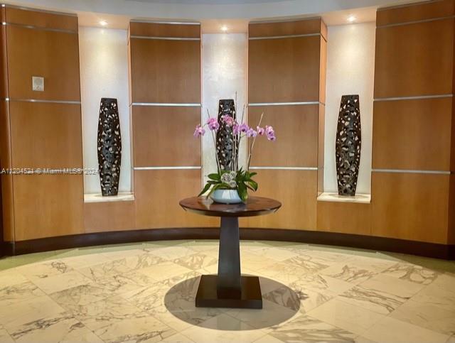 LA PERLA CONDO - Residential Lease