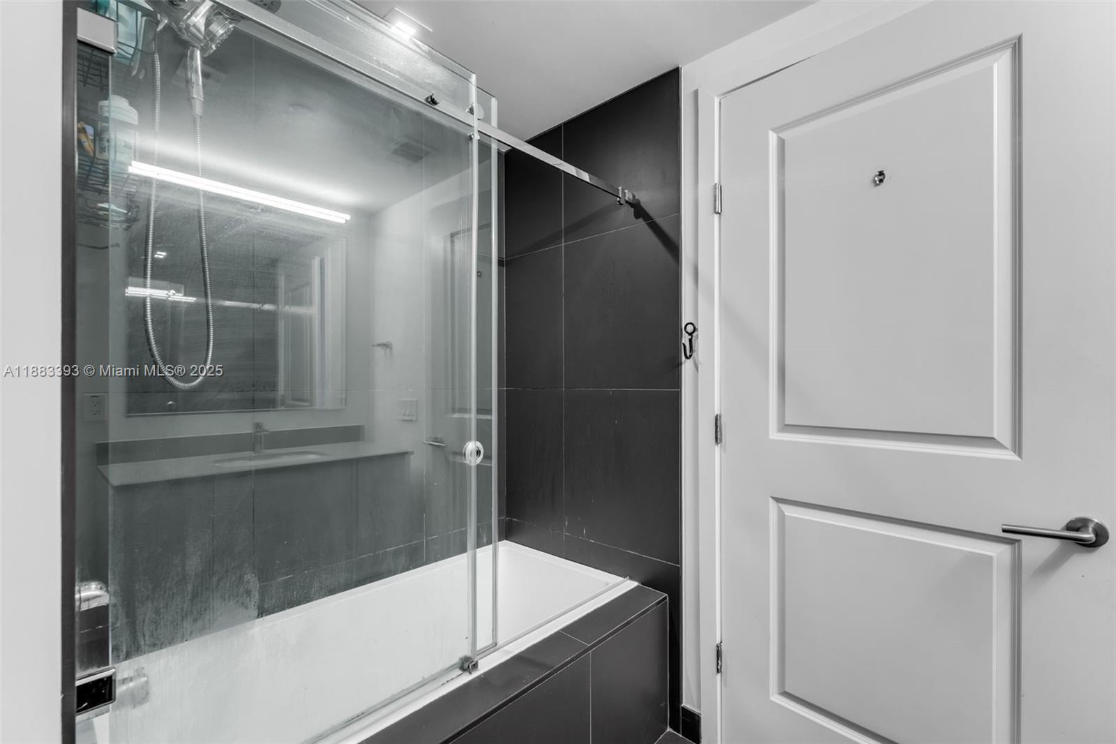 CANVAS CONDO - Residential