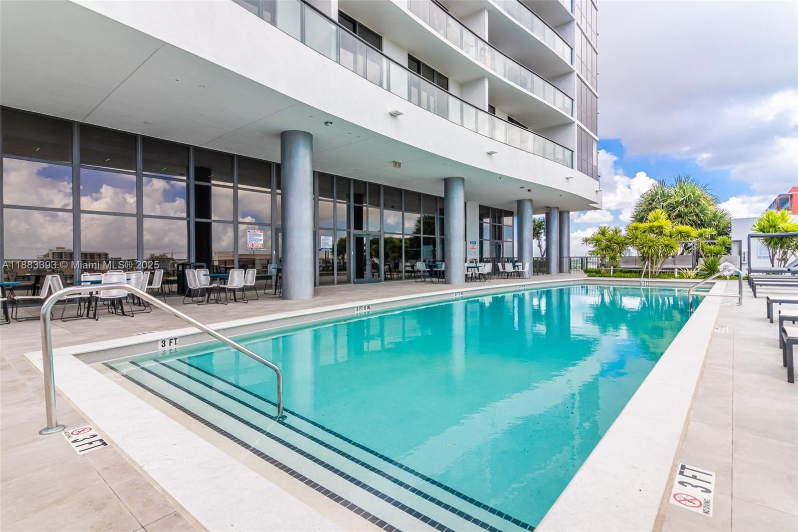 CANVAS CONDO - Residential