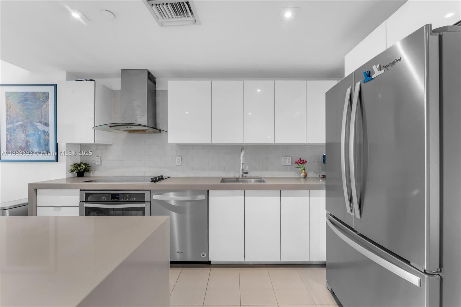 CANVAS CONDO - Residential