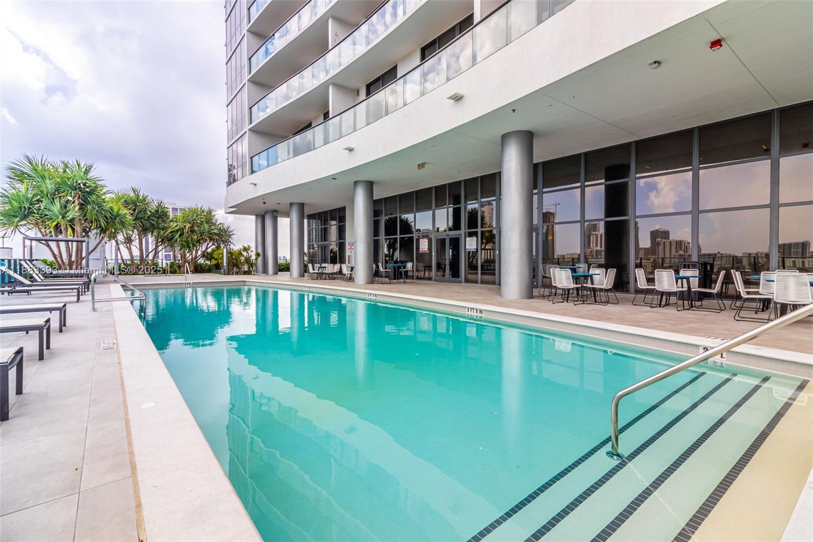 CANVAS CONDO - Residential